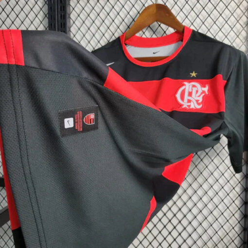 Camisa Retrô do Flamengo 2000/01 Home - Image 5