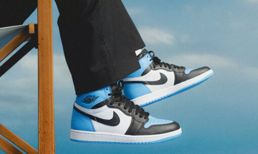 Air Jordan 1 Retro High OG UNC Toe - Image 3